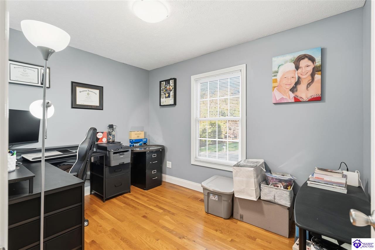 310 Catbird Road Property Photo 25