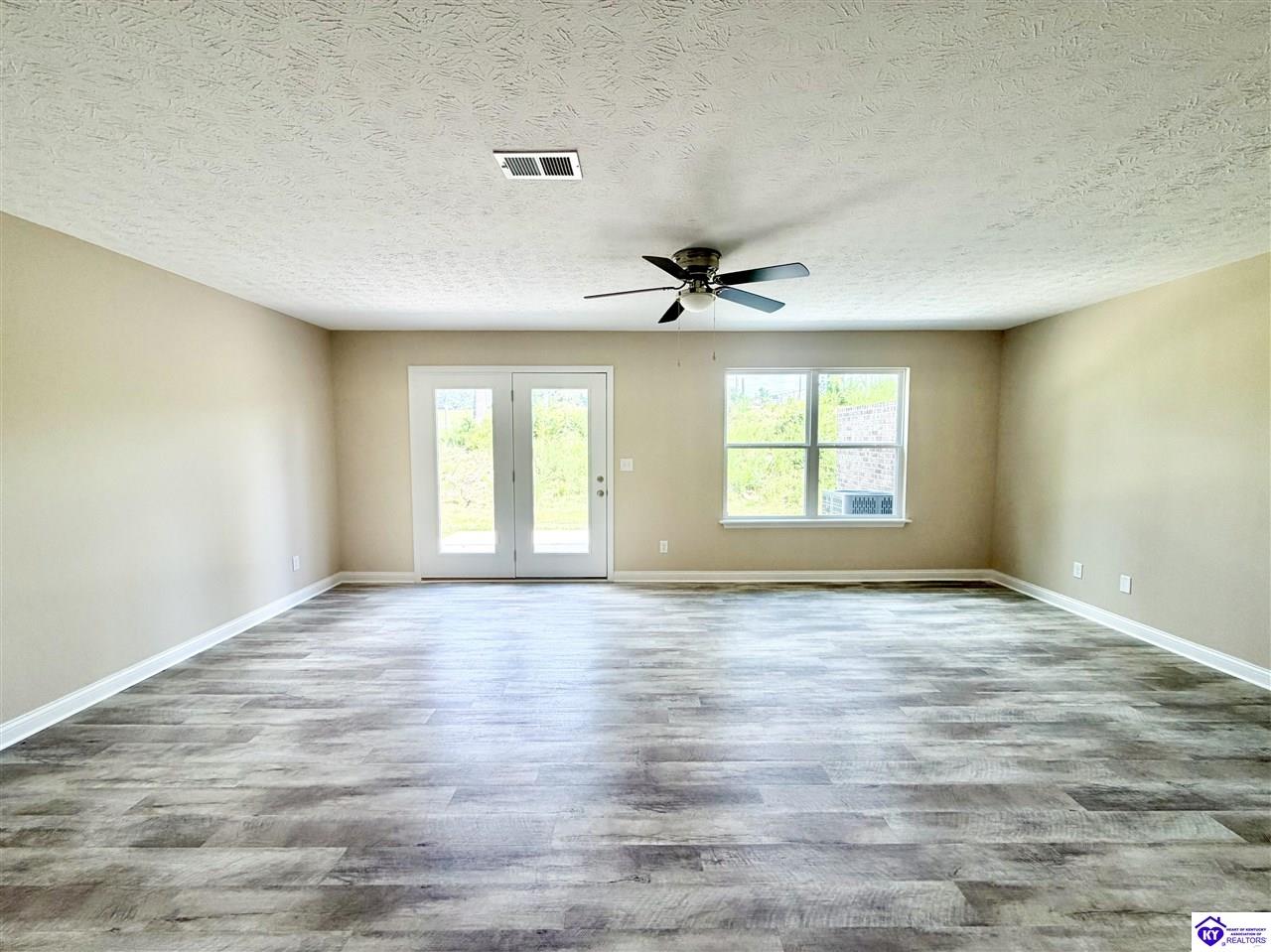 345/347 Breckinridge Circle Property Photo 4