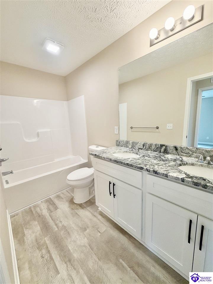 345/347 Breckinridge Circle Property Photo 8