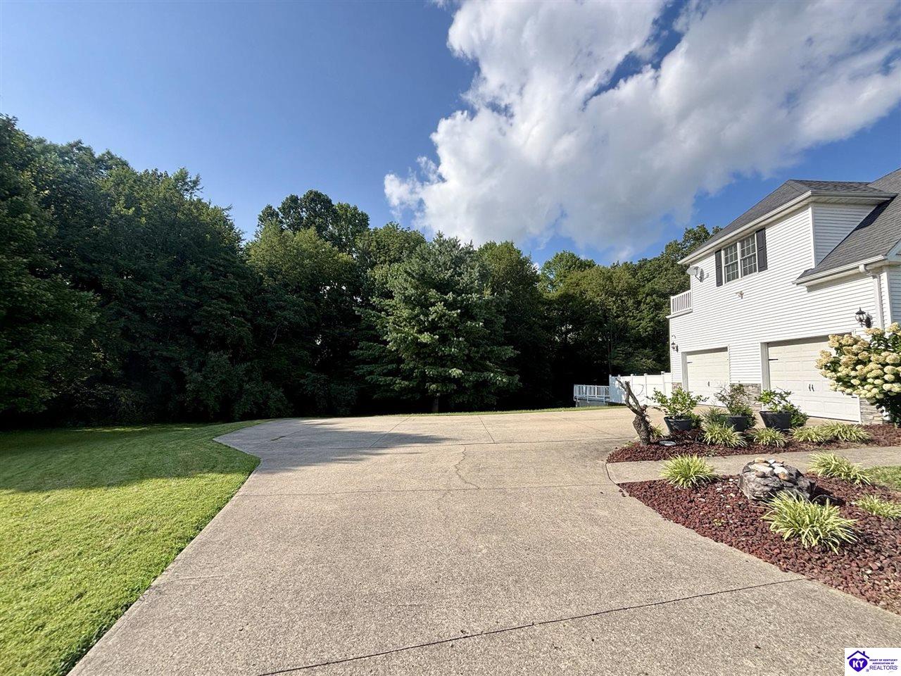102 Warbler Circle Property Photo 7