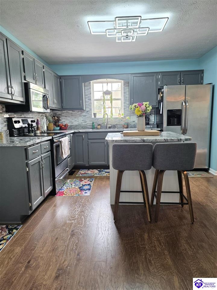 200 Greenleaf Drive Property Photo 8