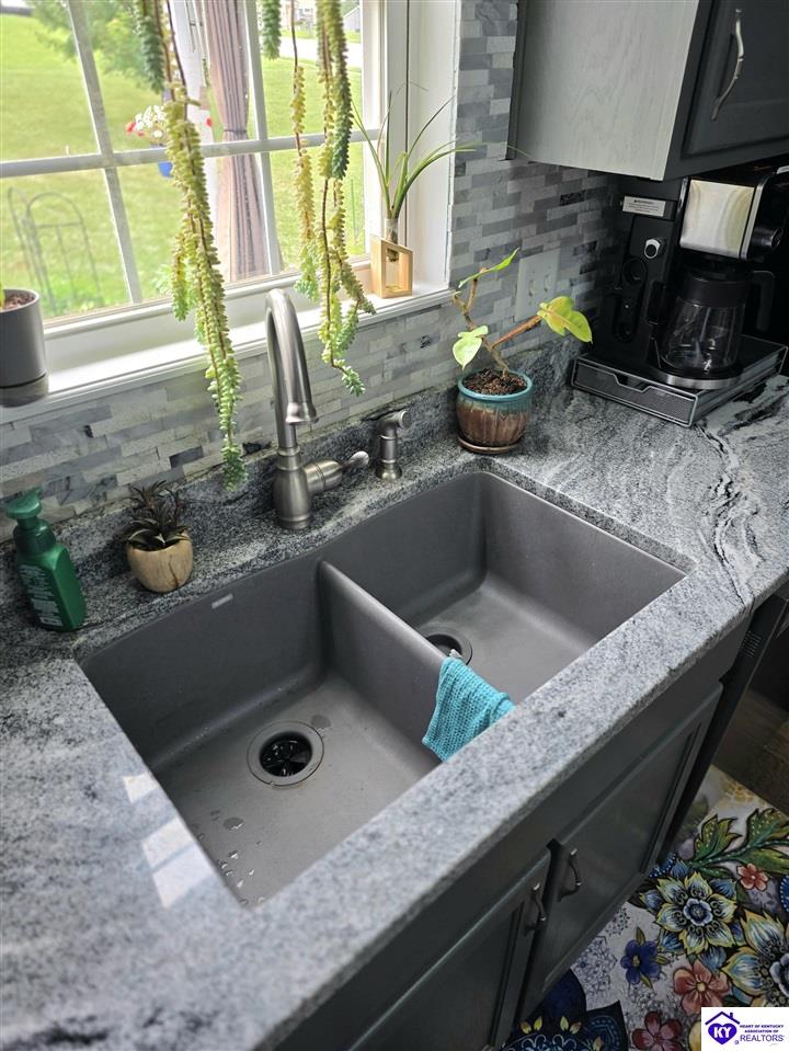 200 Greenleaf Drive Property Photo 13