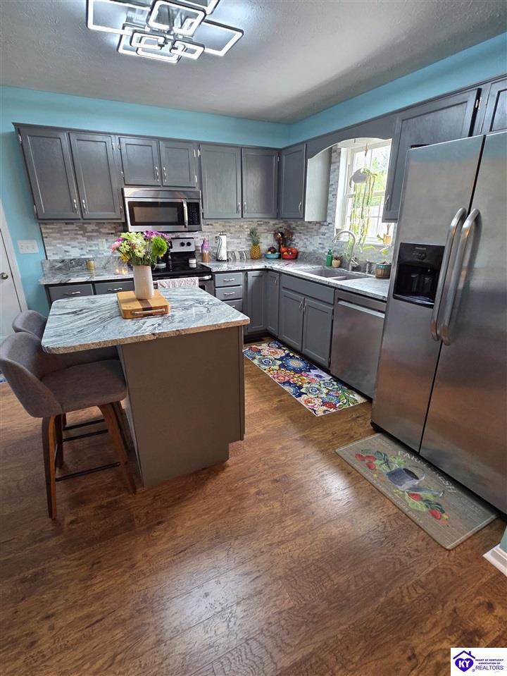 200 Greenleaf Drive Property Photo 16