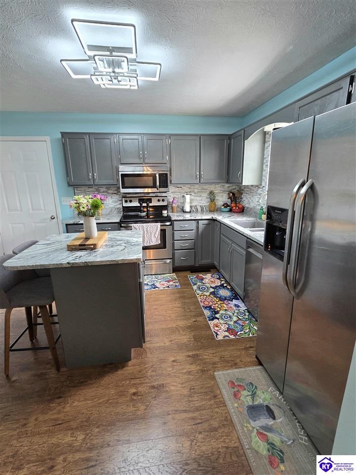 200 Greenleaf Drive Property Photo 18