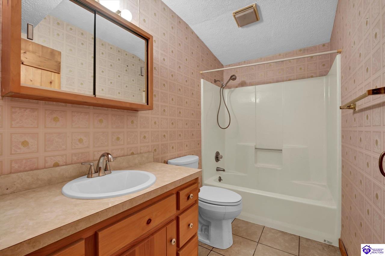 140 Hudson Road Property Photo 8