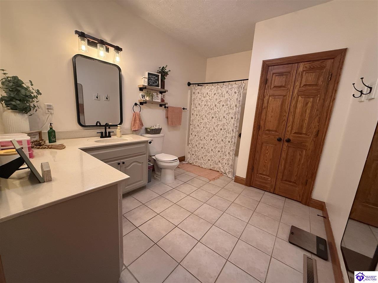 94 Hunter Trace Property Photo 34