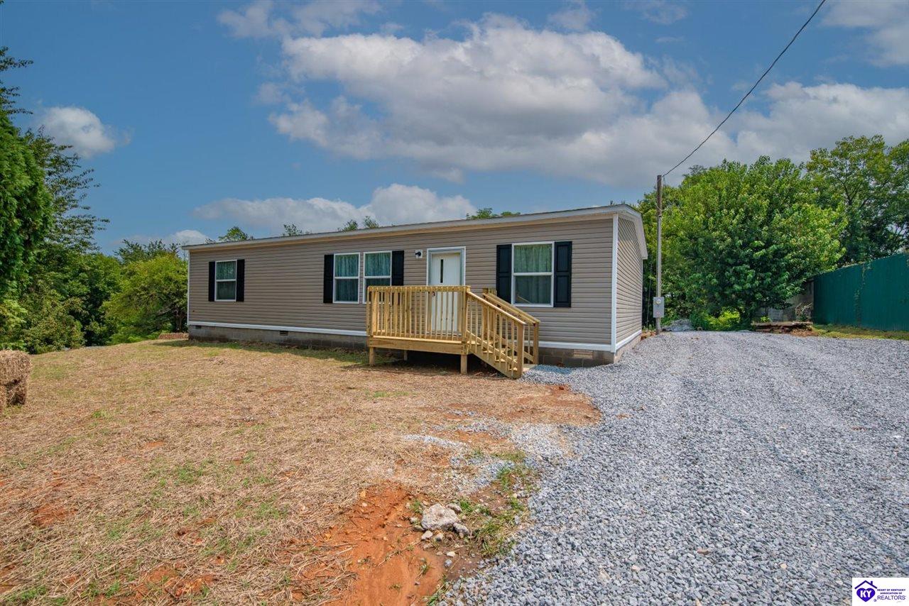 611 Bush Lane Property Photo 1