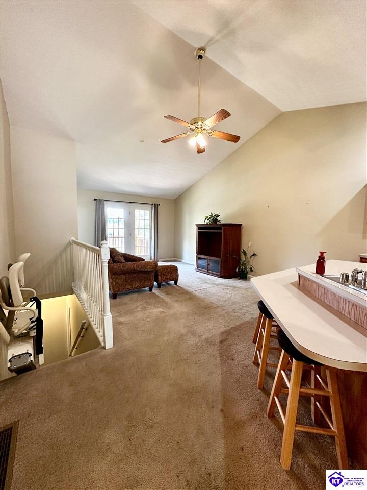 542a Hillcrest Drive Property Photo 7