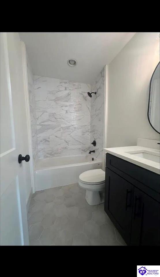 302 E Locust Street Property Photo 4