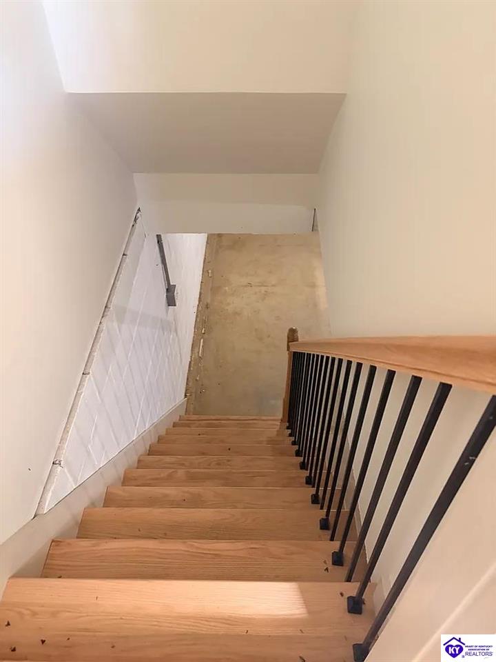 302 E Locust Street Property Photo 5