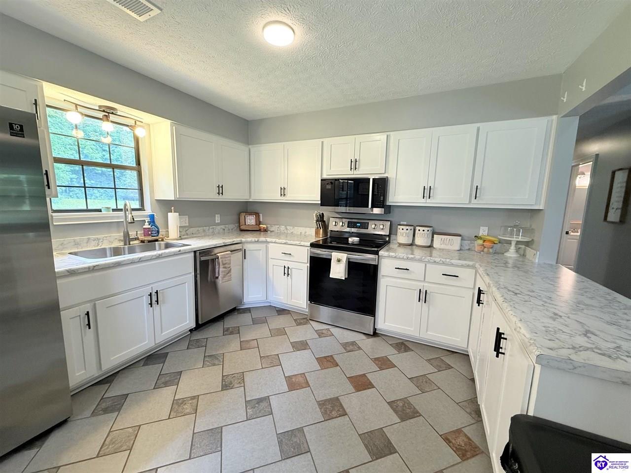 500 Caulk Lake Rd Property Photo 8