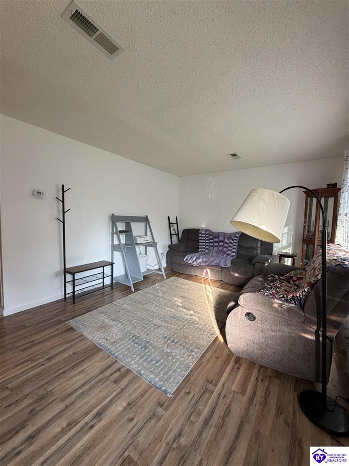 109 W Brown Street Property Photo 5