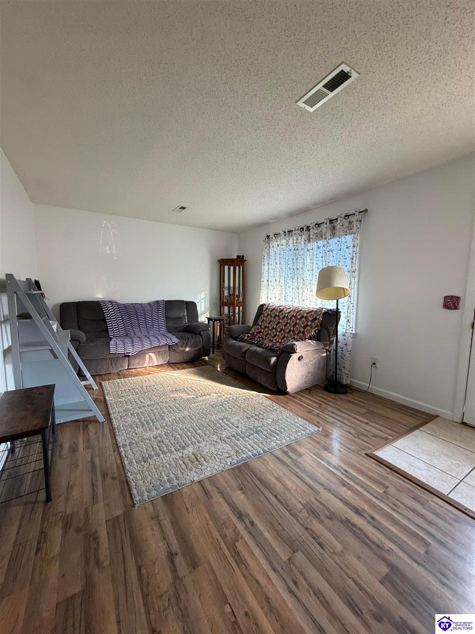 109 W Brown Street Property Photo 6
