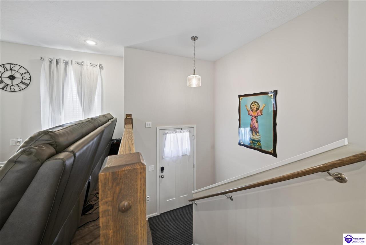183 Molly Way Property Photo 8