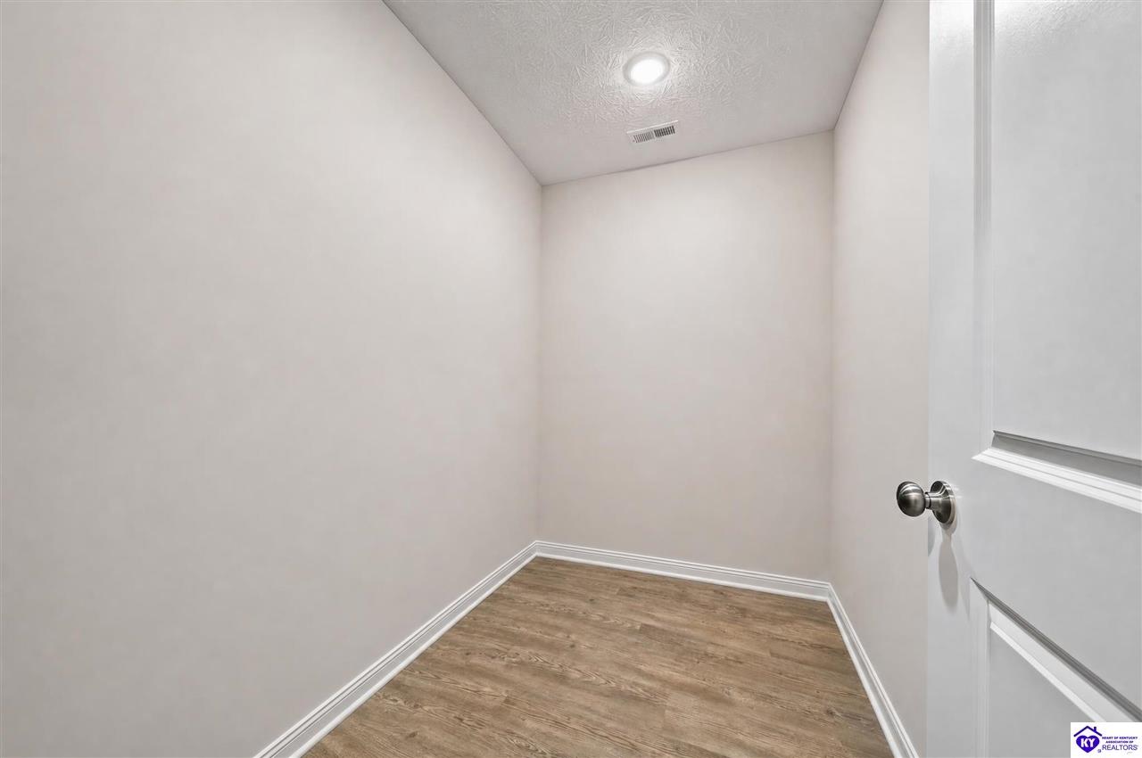 183 Molly Way Property Photo 33