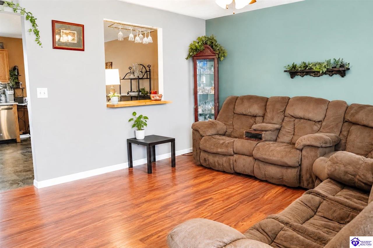 206 Vineyard Road Property Photo 2