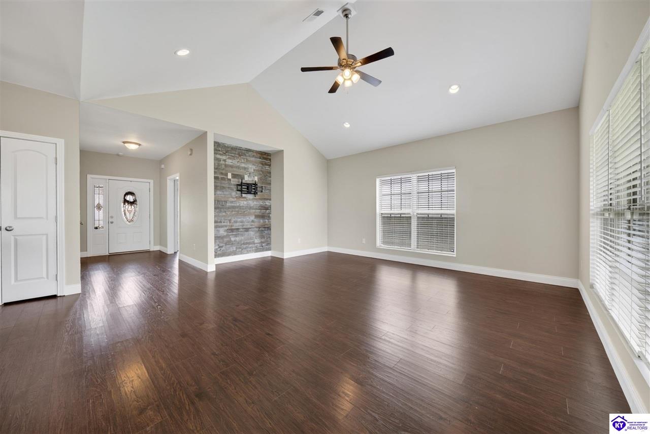 204 Robert E Court Property Photo 5