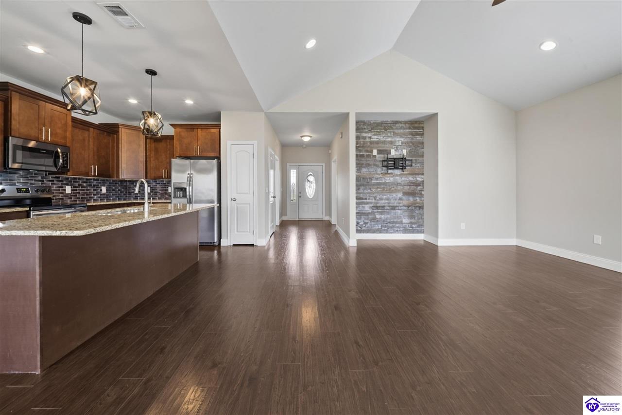 204 Robert E Court Property Photo 7