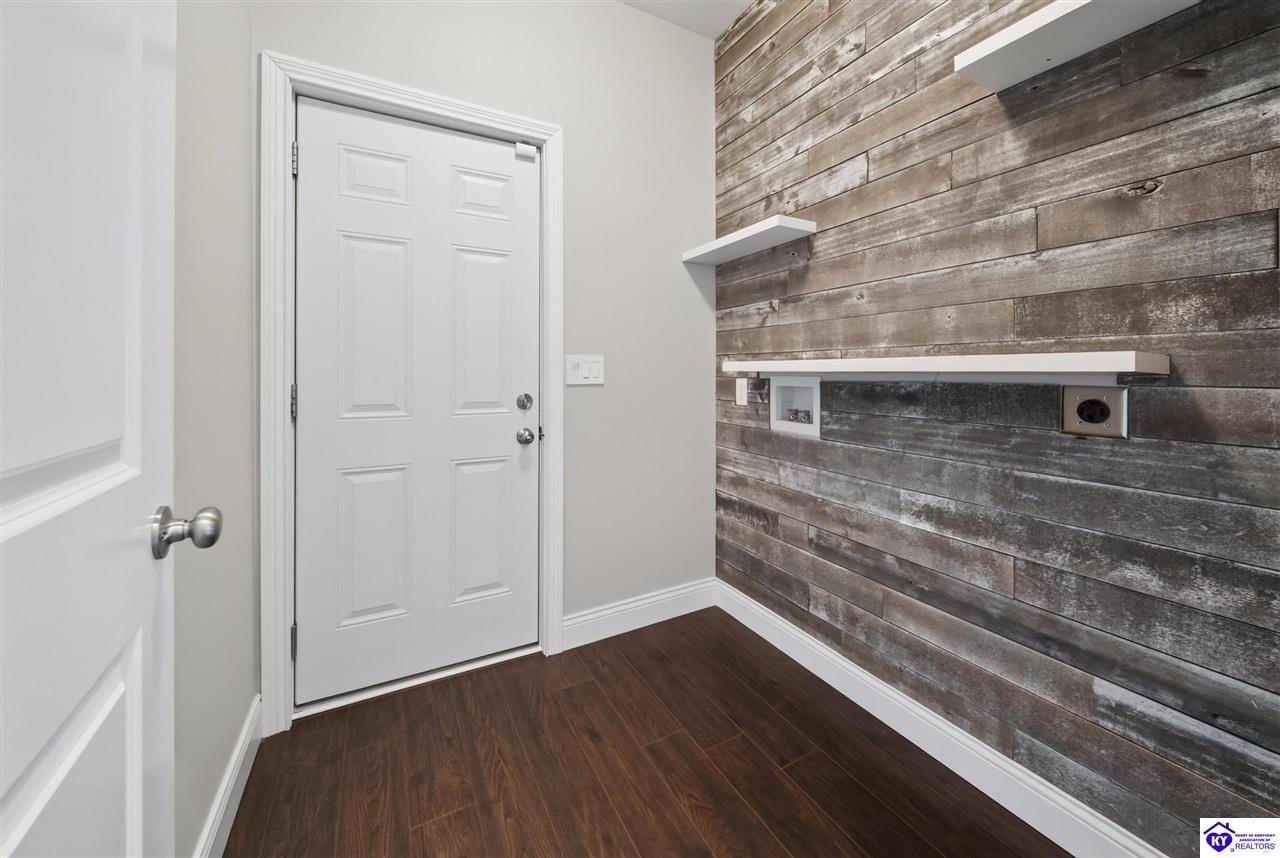 204 Robert E Court Property Photo 23