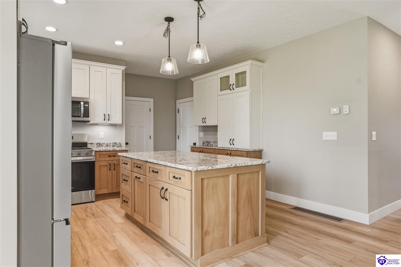 37 D Wayne Circle Property Photo 10