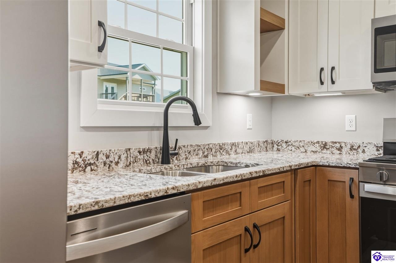 37 D Wayne Circle Property Photo 11