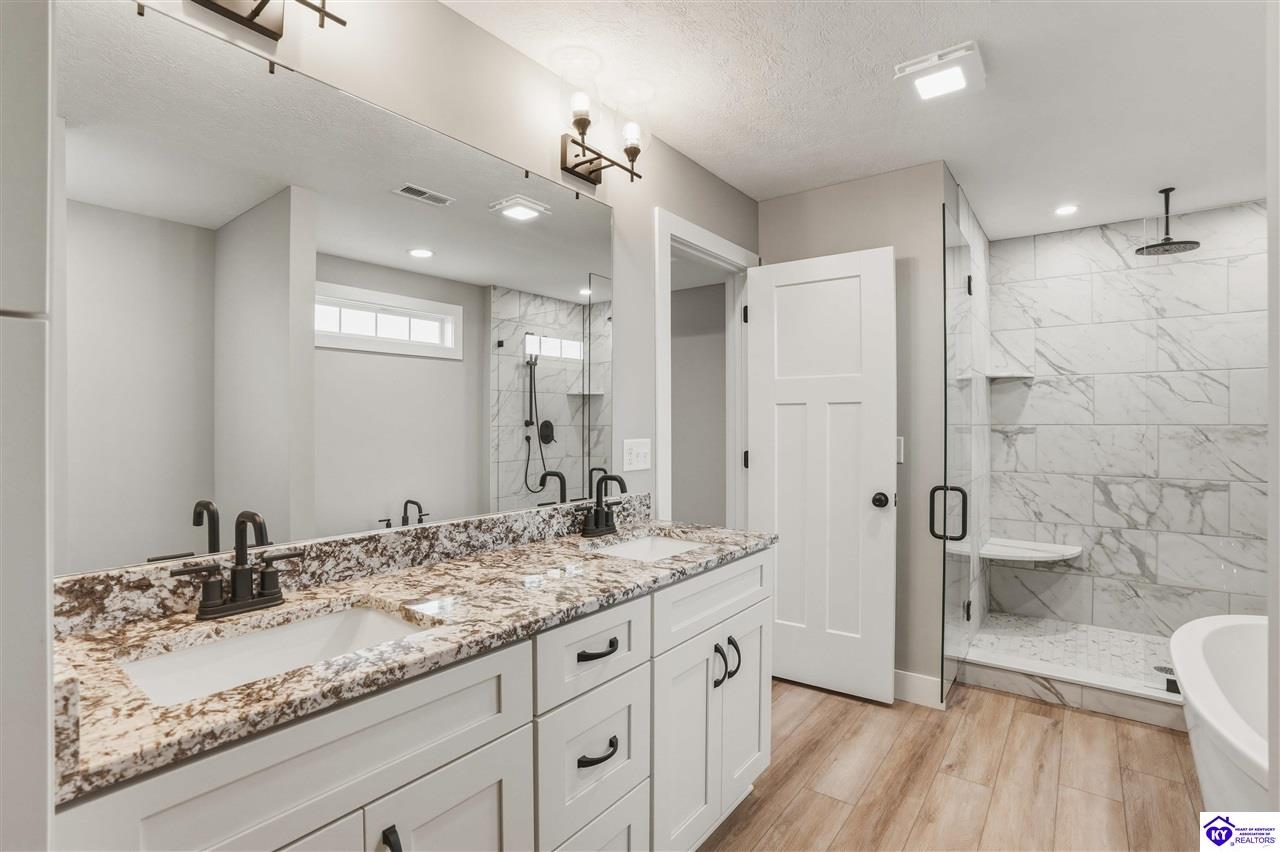 37 D Wayne Circle Property Photo 24