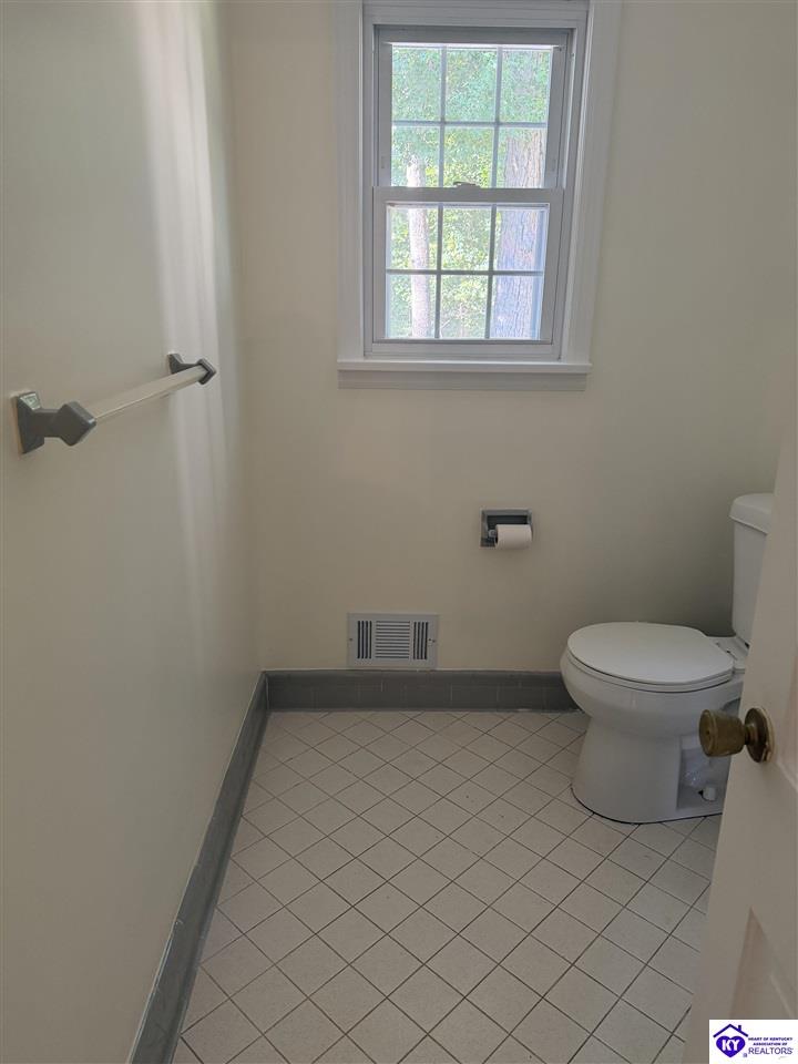 590 Lakeshore Parkway Property Photo 11