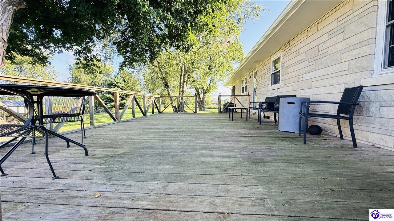 6687 Edmonton Road Property Photo 3