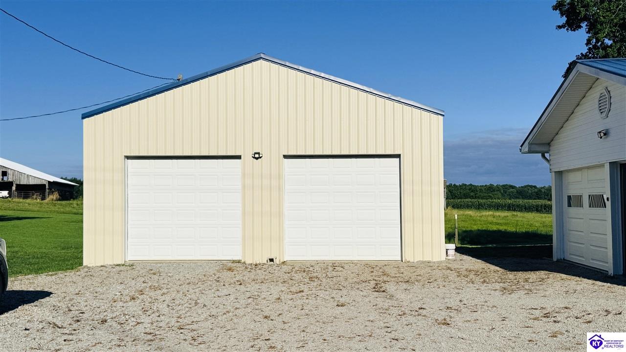 6687 Edmonton Road Property Photo 6