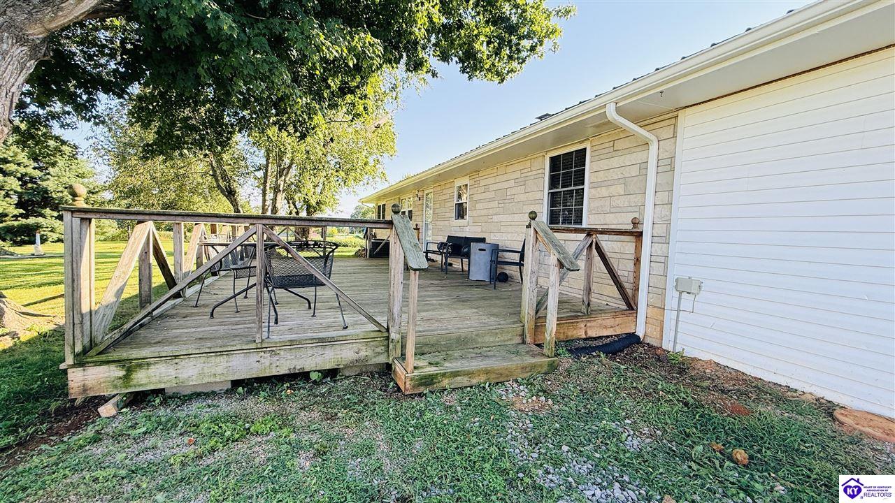6687 Edmonton Road Property Photo 8