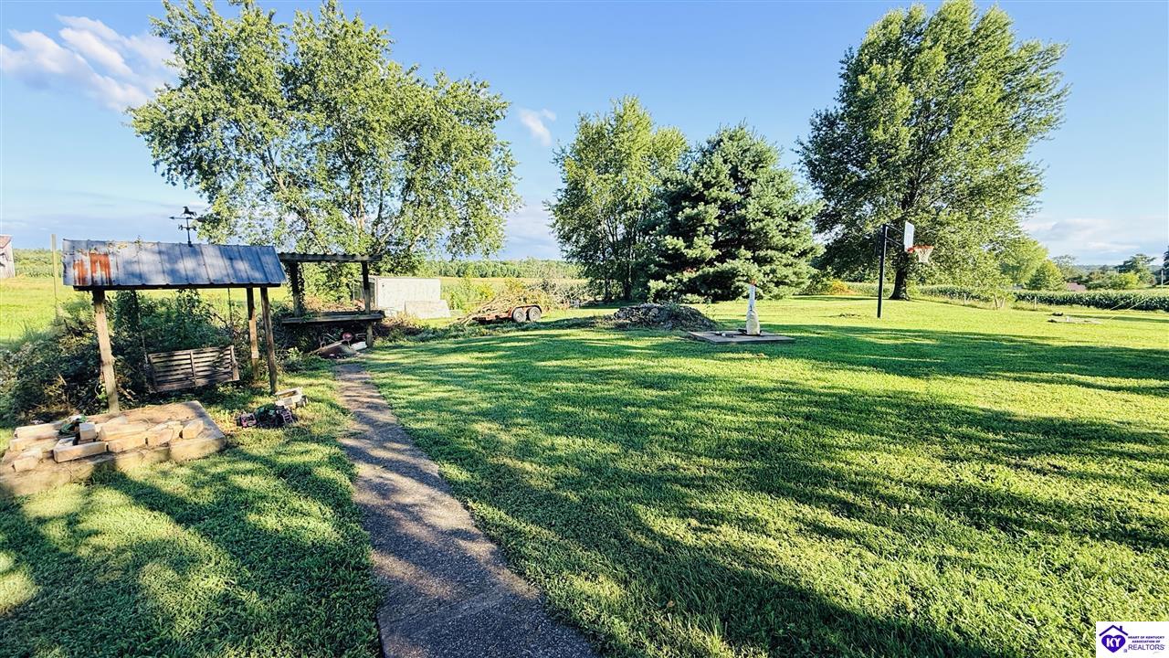 6687 Edmonton Road Property Photo 9