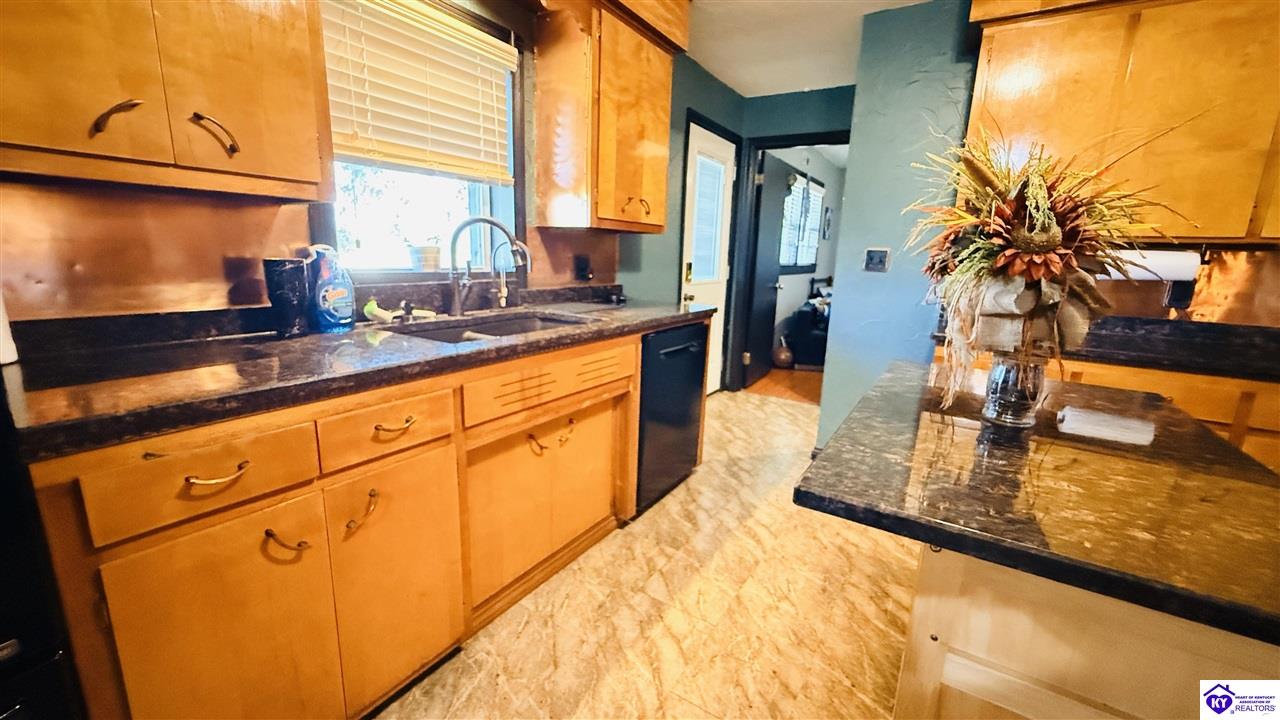 6687 Edmonton Road Property Photo 23