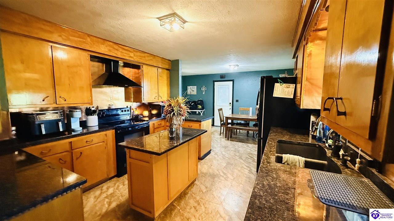 6687 Edmonton Road Property Photo 24