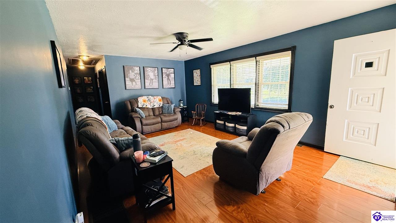 6687 Edmonton Road Property Photo 32