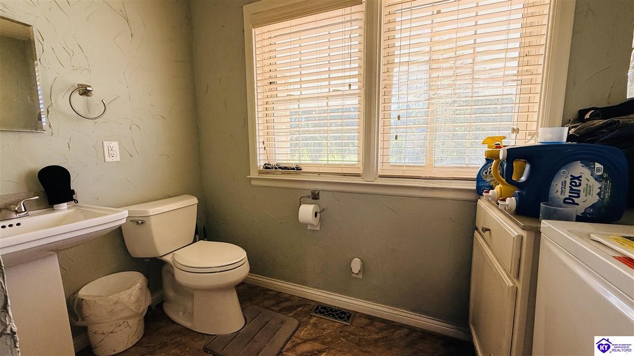 6687 Edmonton Road Property Photo 44