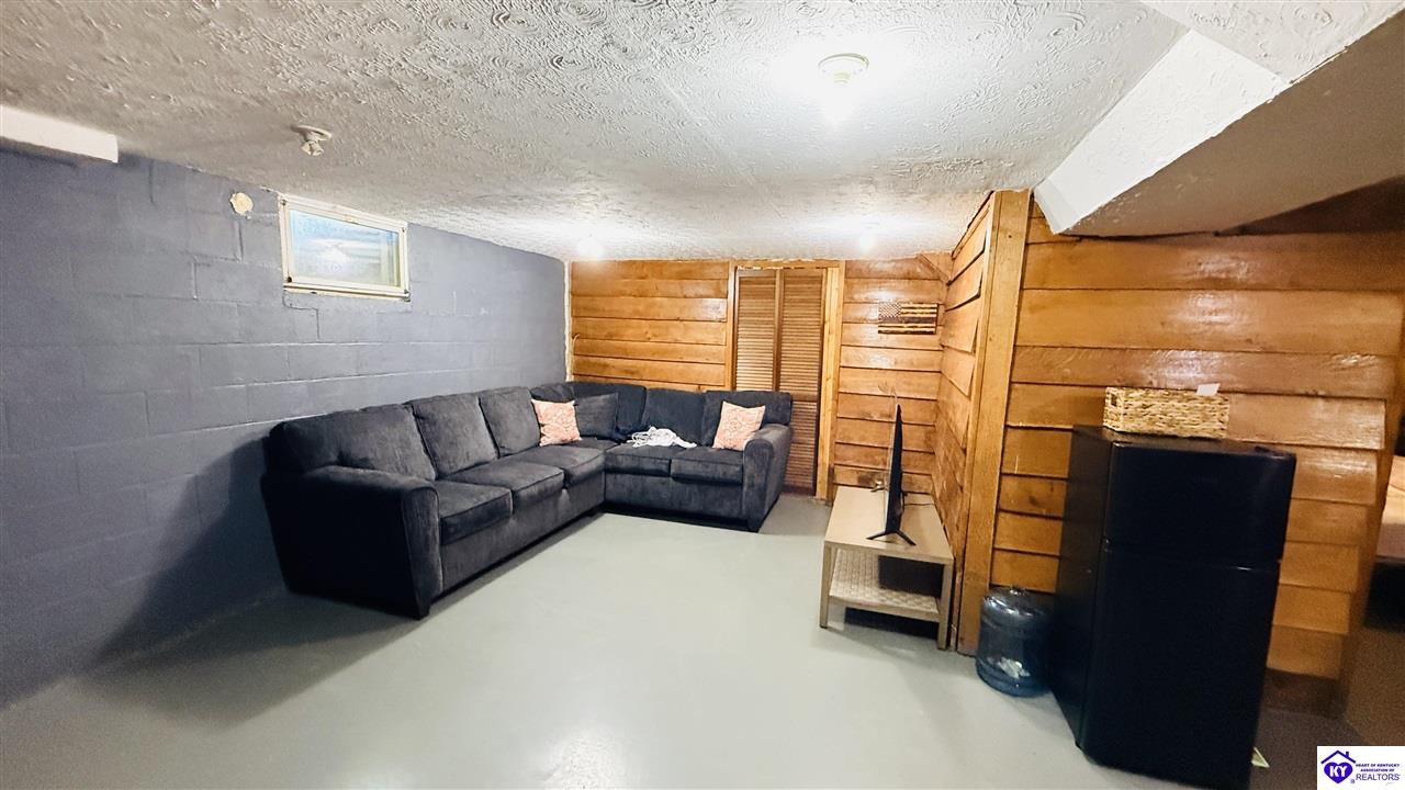 6687 Edmonton Road Property Photo 47