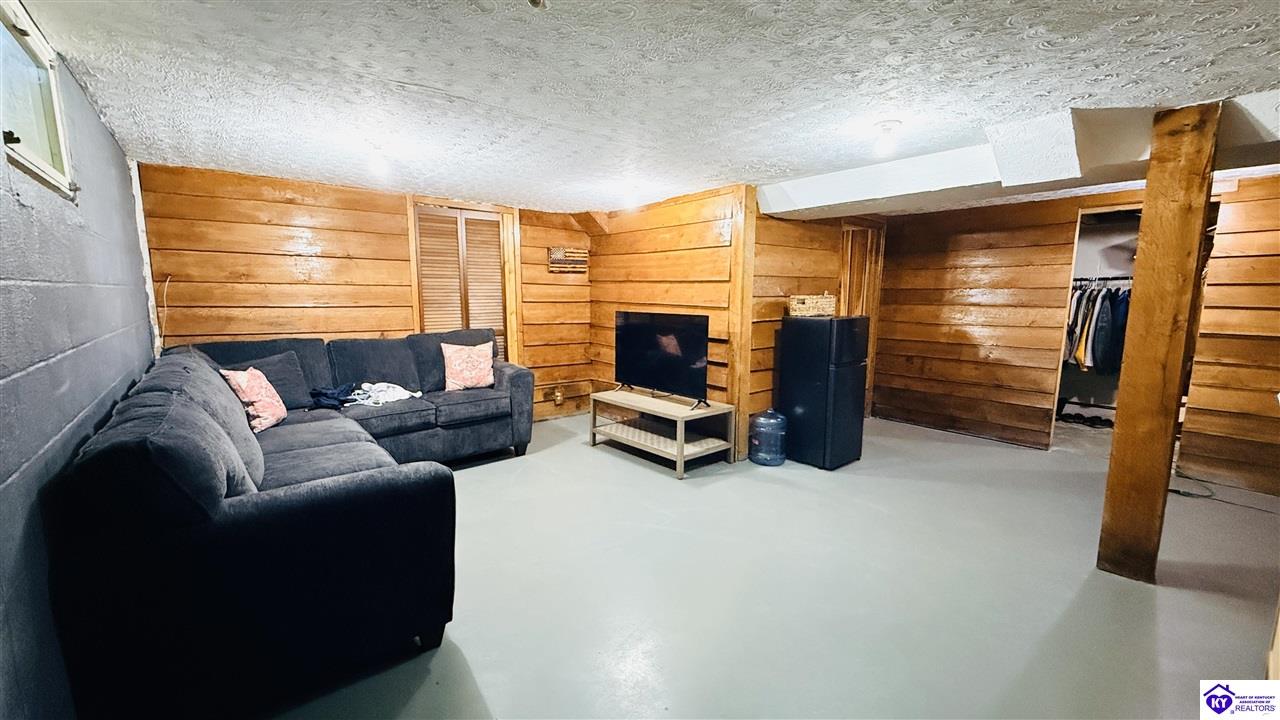6687 Edmonton Road Property Photo 48