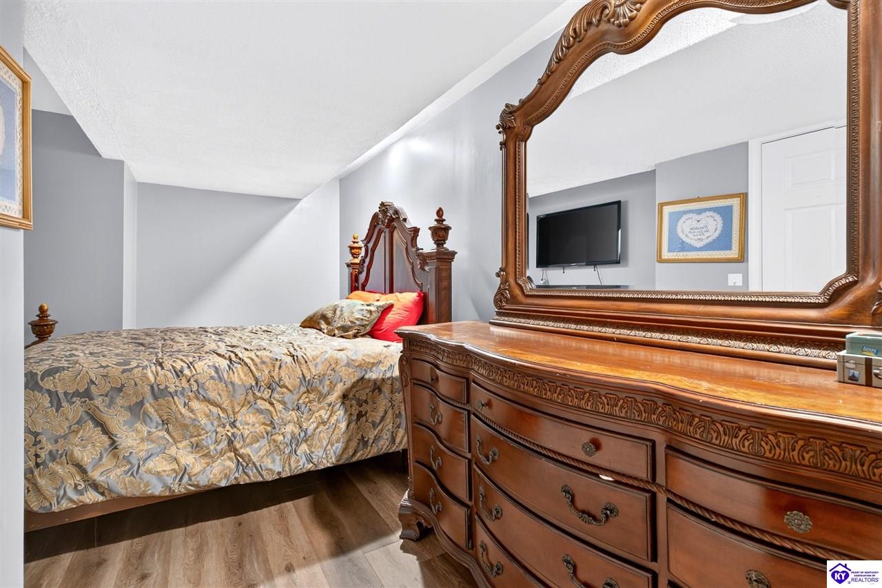 154 Wiltshire Avenue Property Photo 25