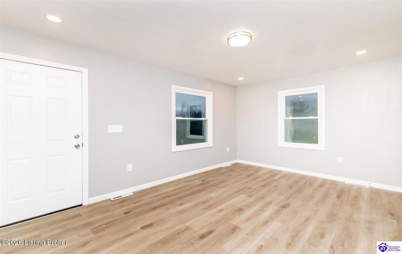 204 W Warfield Street Property Photo 2
