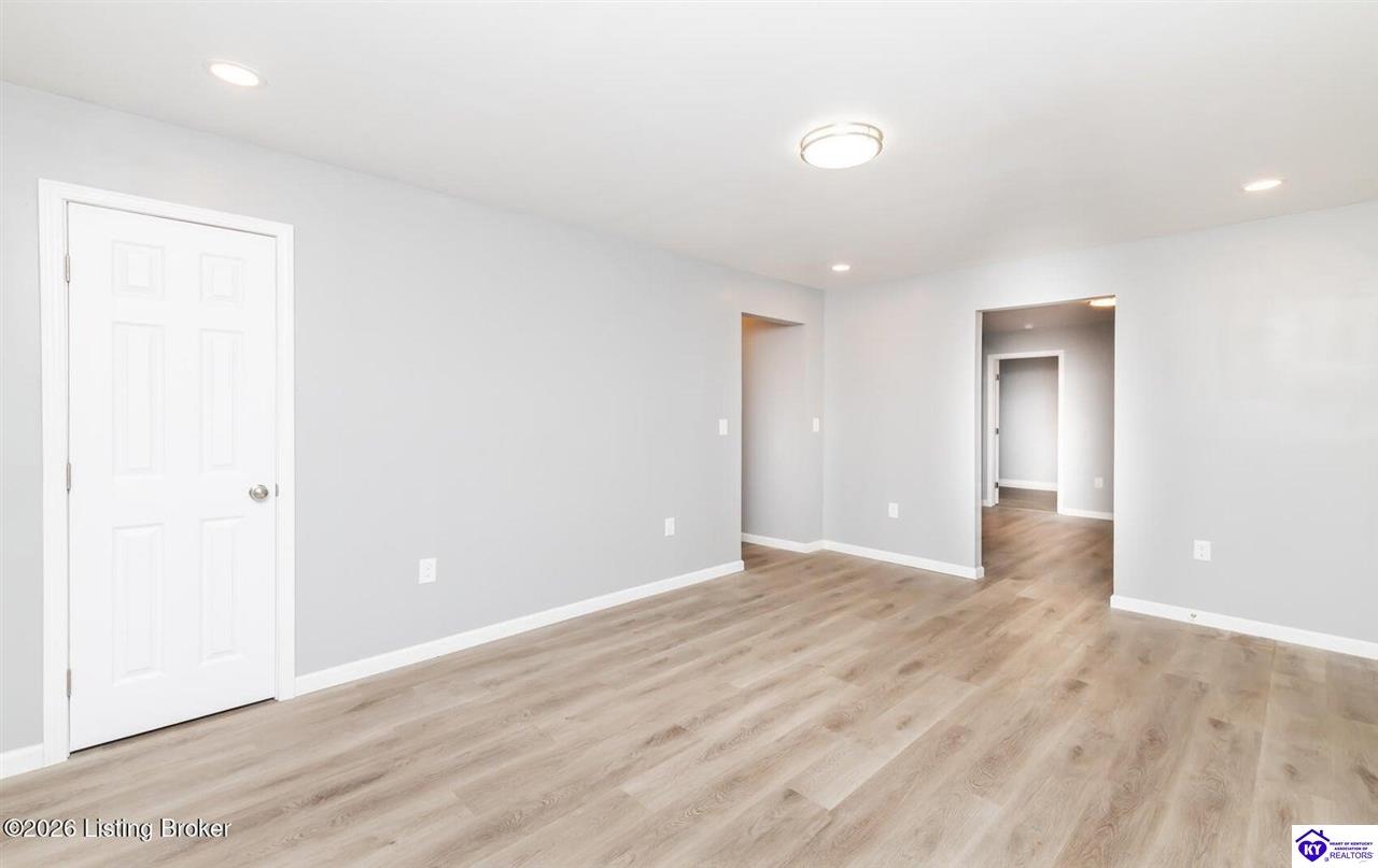 204 W Warfield Street Property Photo 3