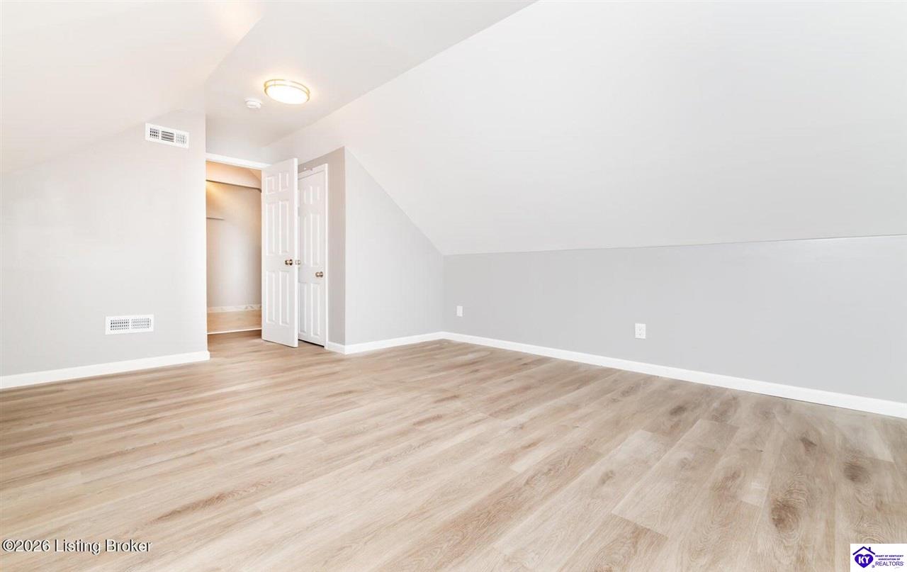 204 W Warfield Street Property Photo 20