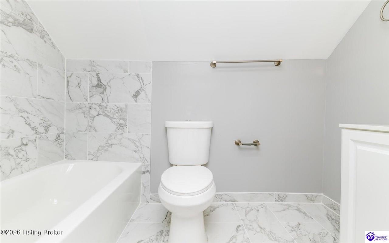 204 W Warfield Street Property Photo 24
