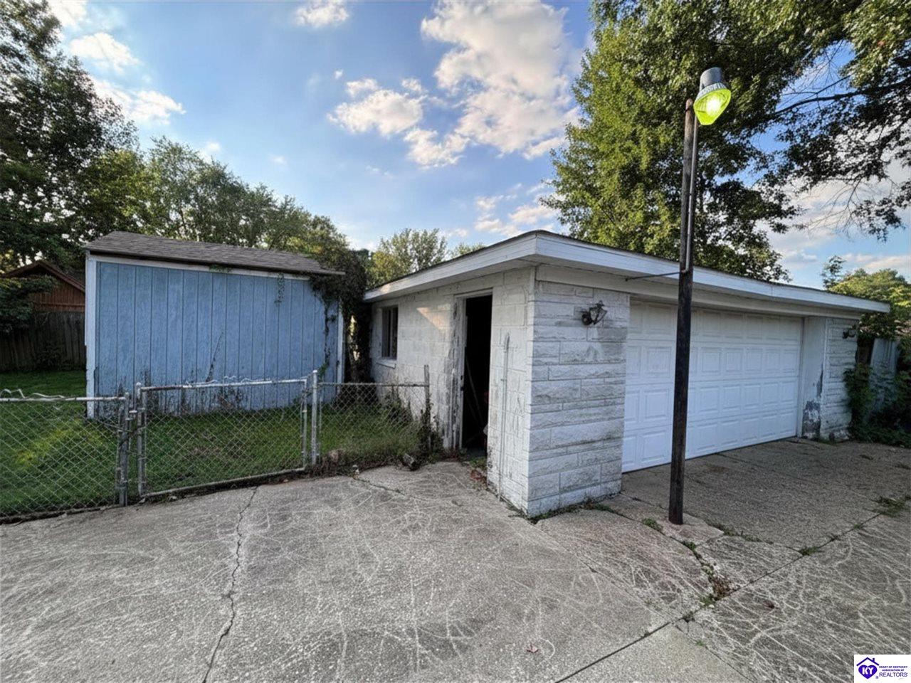 9022 Wanlou Drive Property Photo 2