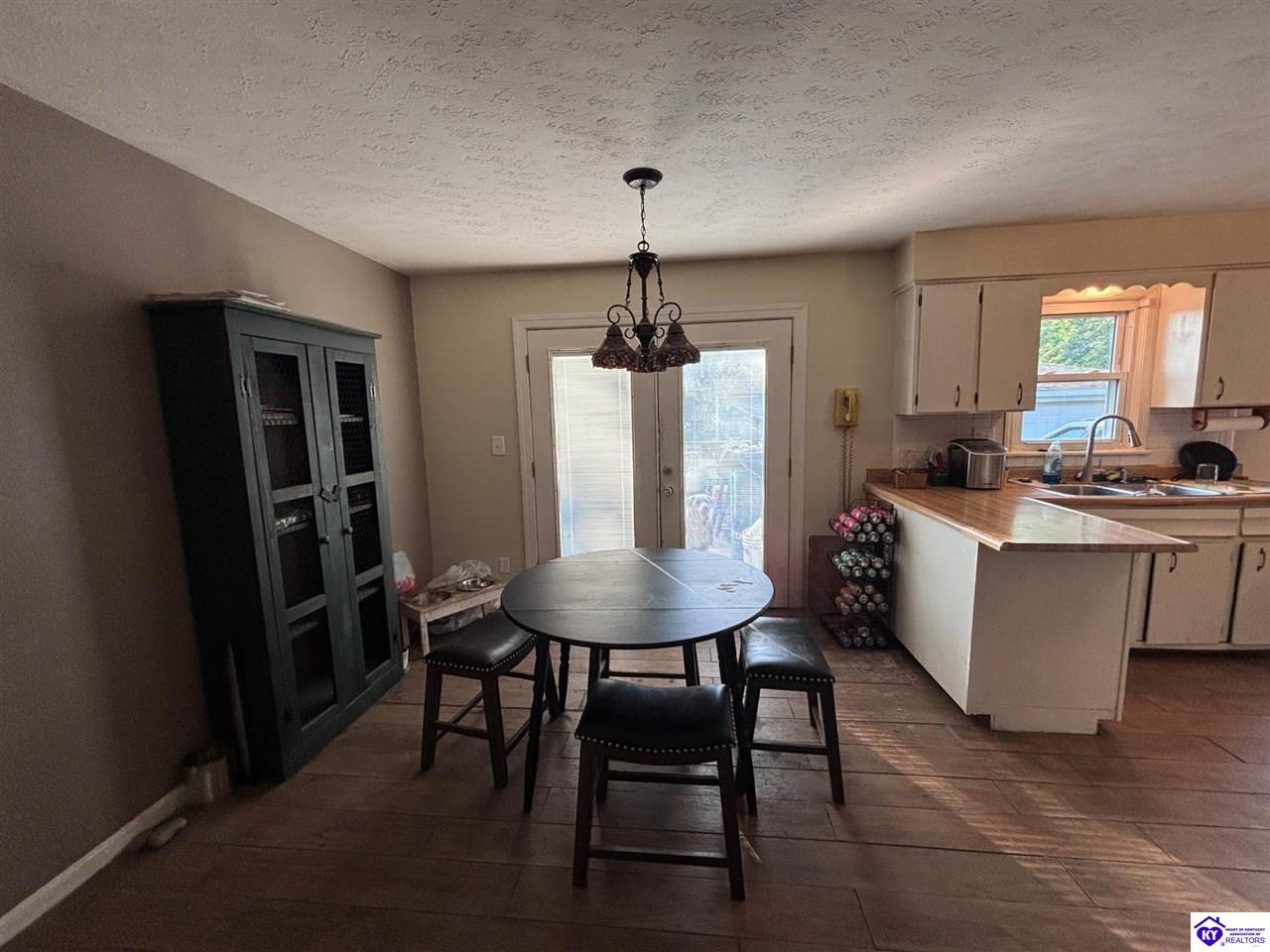9022 Wanlou Drive Property Photo 6