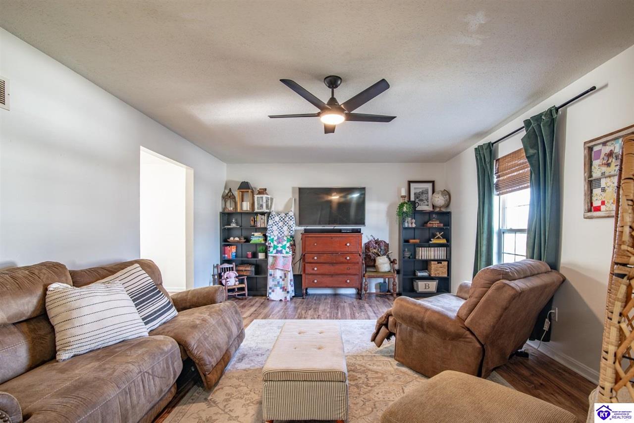 1226 Eastern Street Property Photo 4