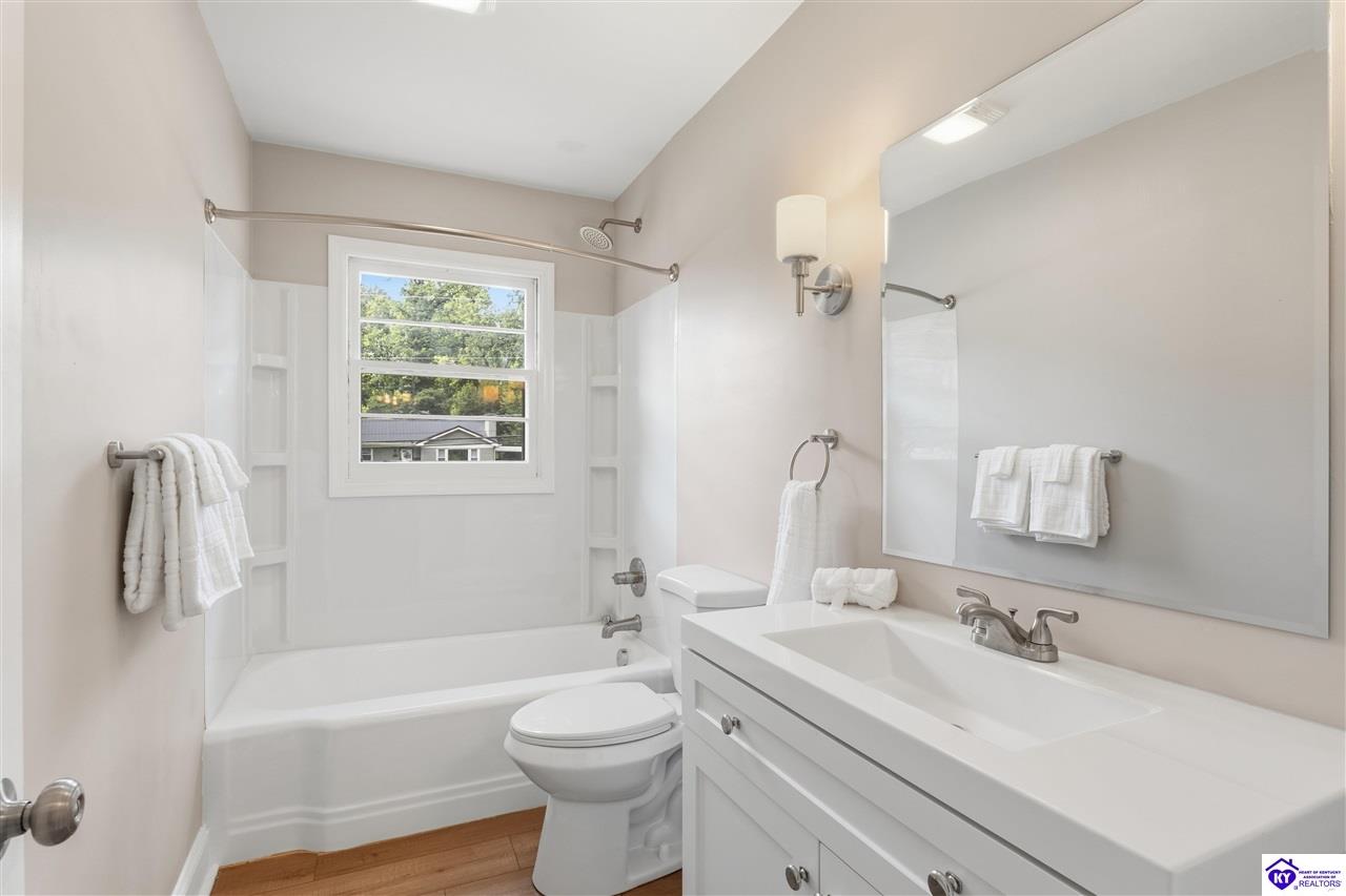 316 Deepwood Drive Property Photo 11