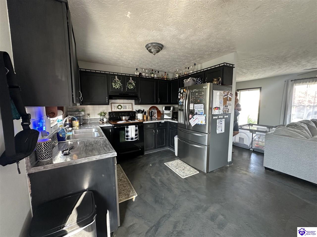 410 E 7th Street Property Photo 3