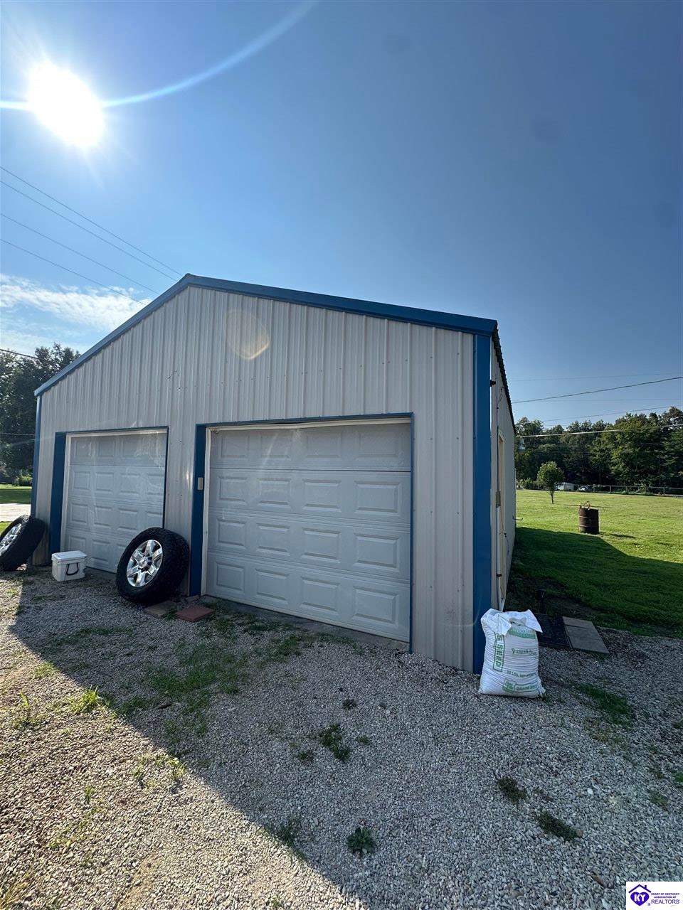 410 E 7th Street Property Photo 17