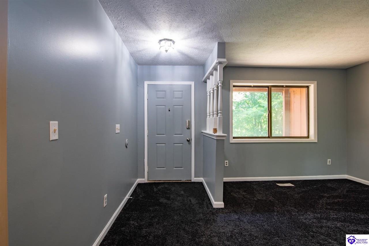 389 Piping Rock Road Property Photo 8
