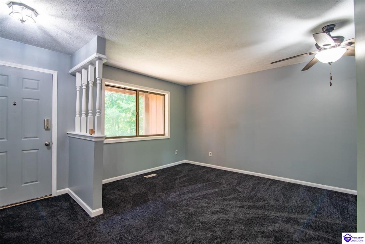 389 Piping Rock Road Property Photo 9